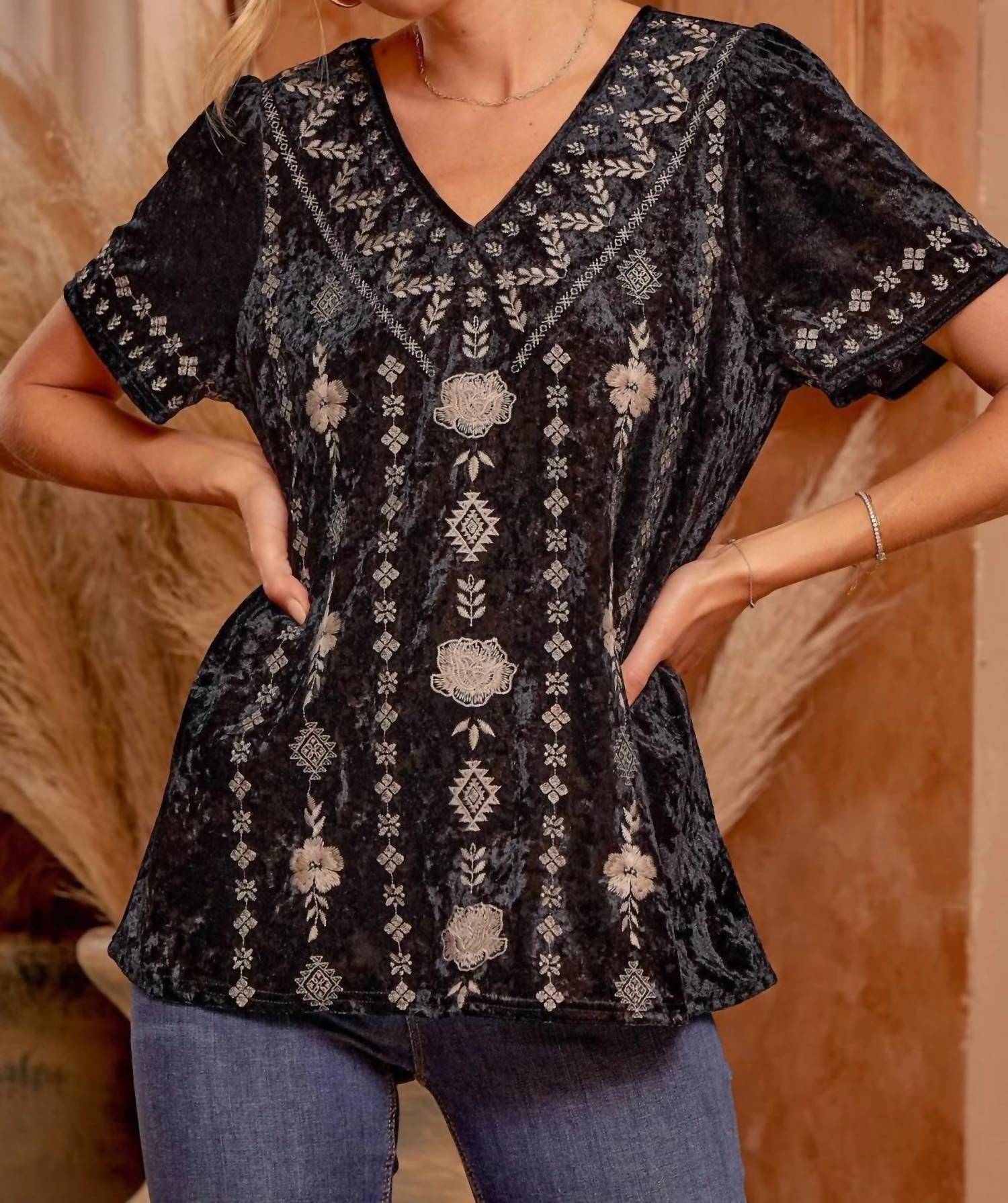 Andree By Unit - Embroidered Velvet Top