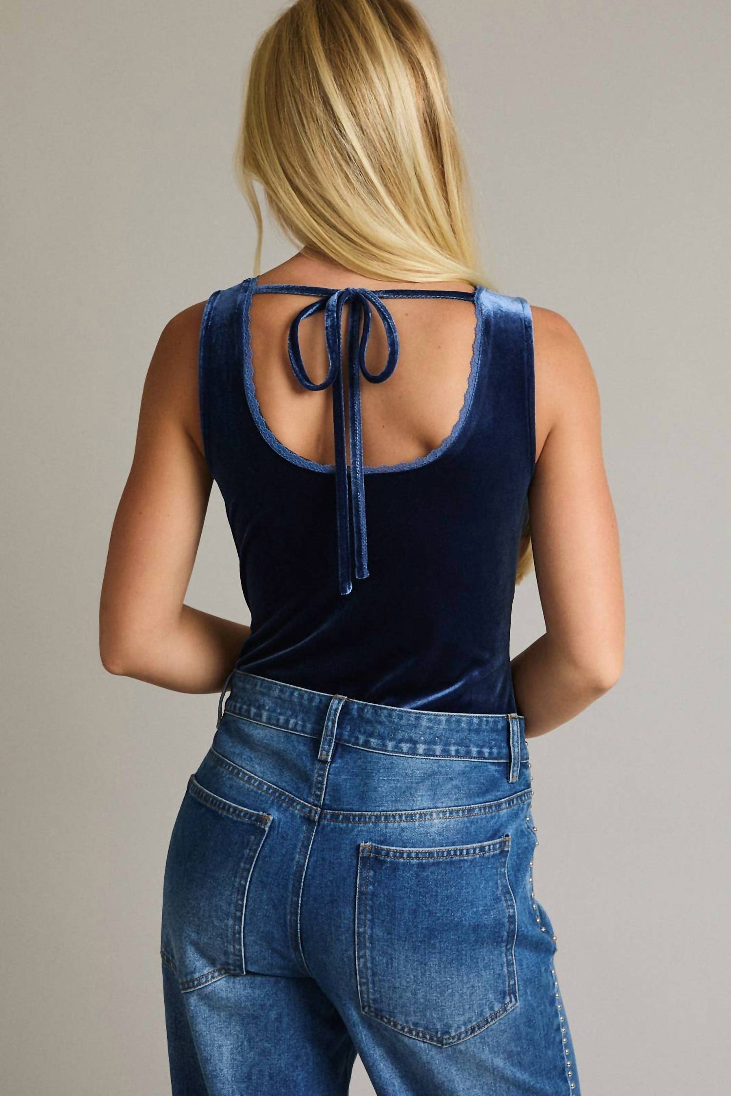 Le Lis - Velvet Sleeveless Bodysuit