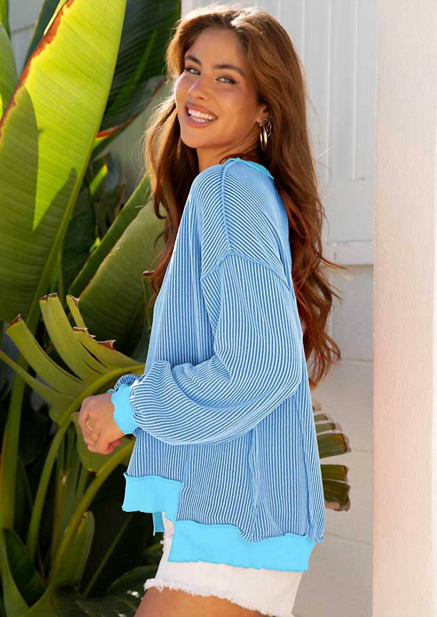 1 The Woman - Rivers Edge Pullover