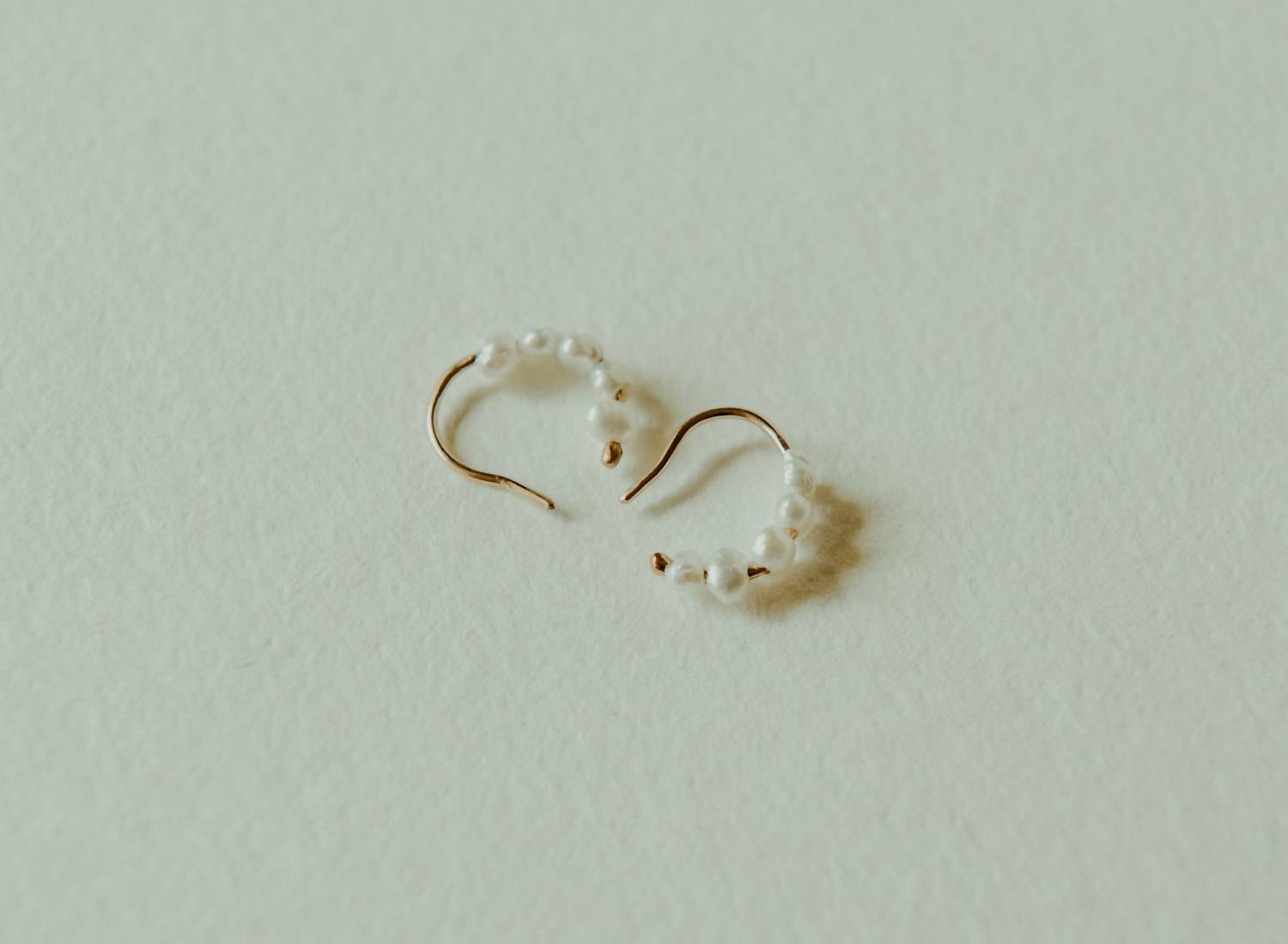 Uni Jewelry - Women's Seed Pearl Hoops Earrings