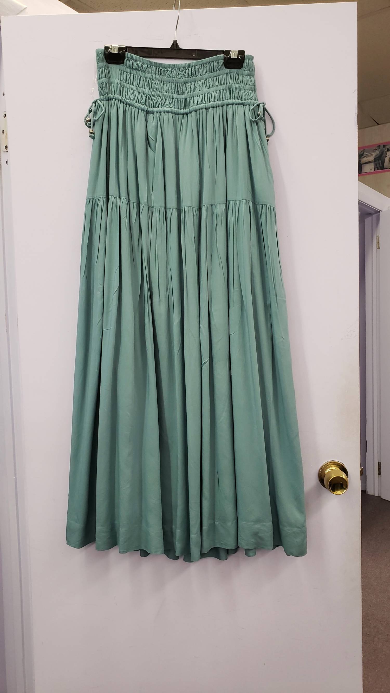 Elan - Women's Midi Skirt With Smocked Waistband