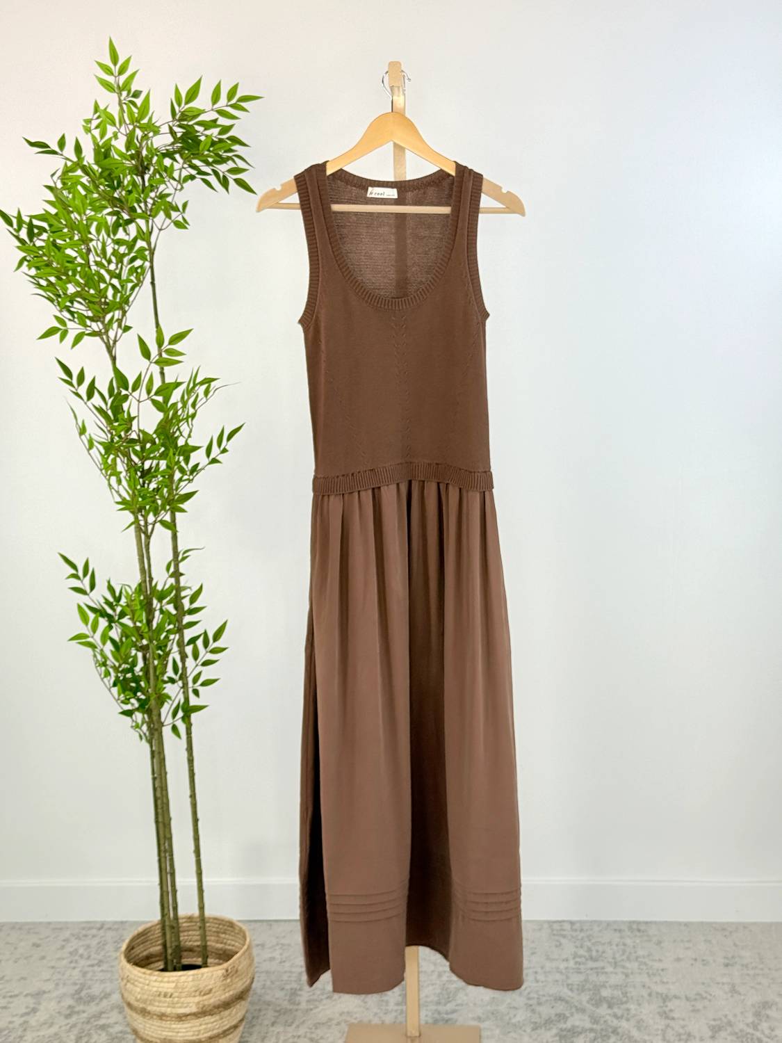 Be Cool - Women's Graceful Flow Knit Midi Dress