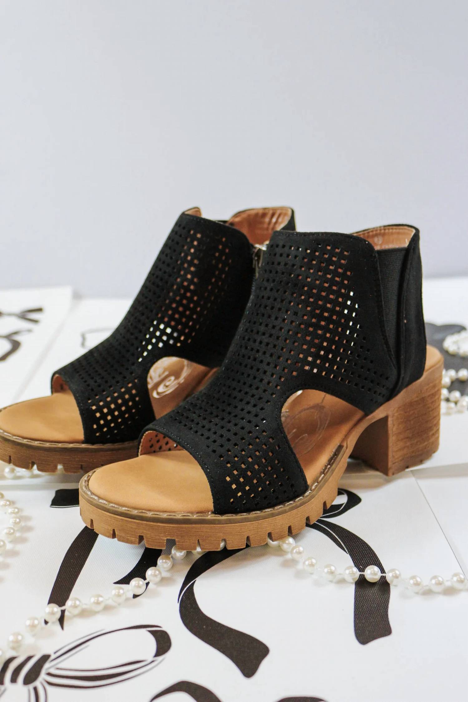 Very G - Women's Faux Suede Chunky Heel Sandal