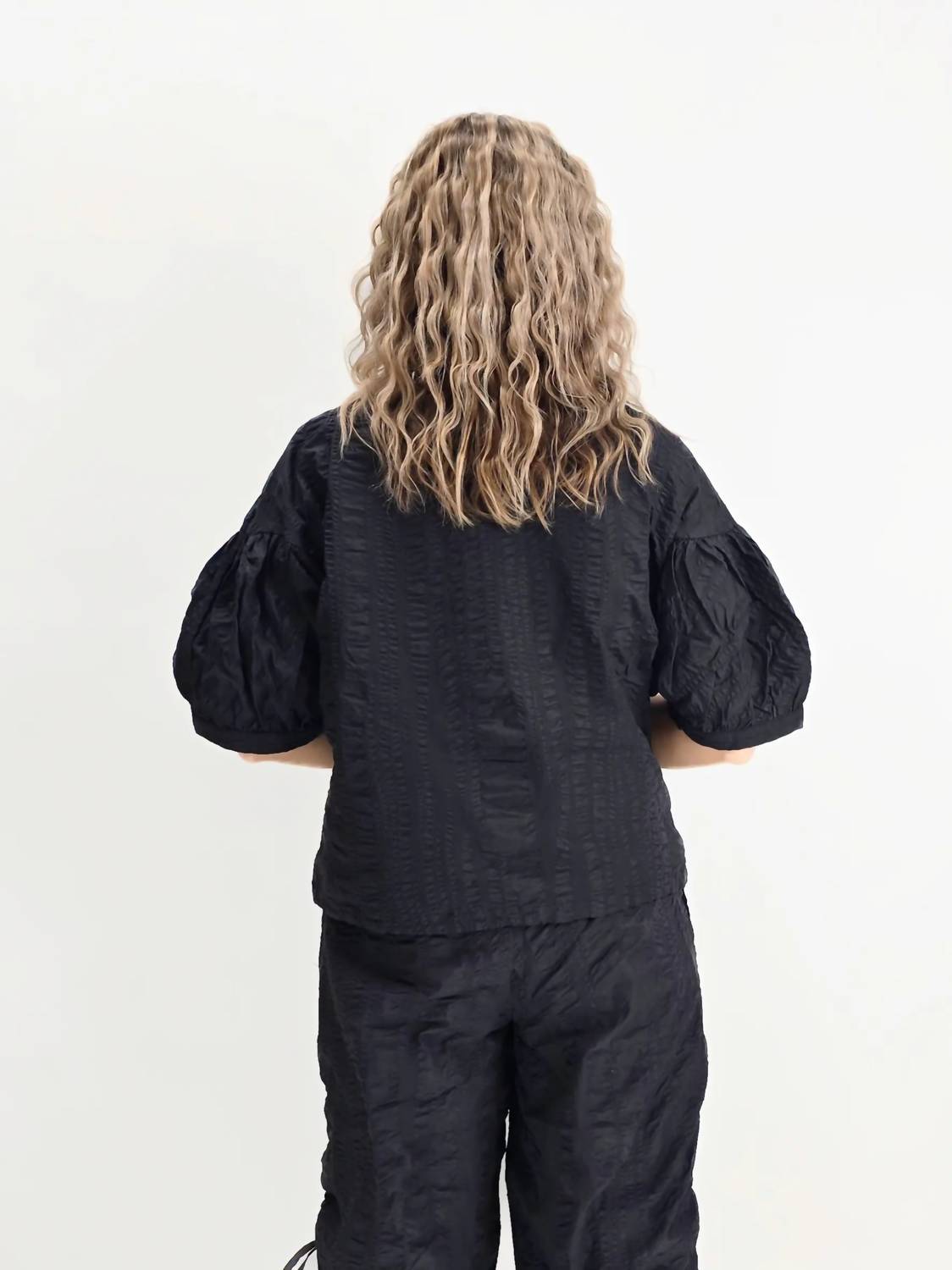 Noen - Crinkle Tie Short Sleeve Blouse