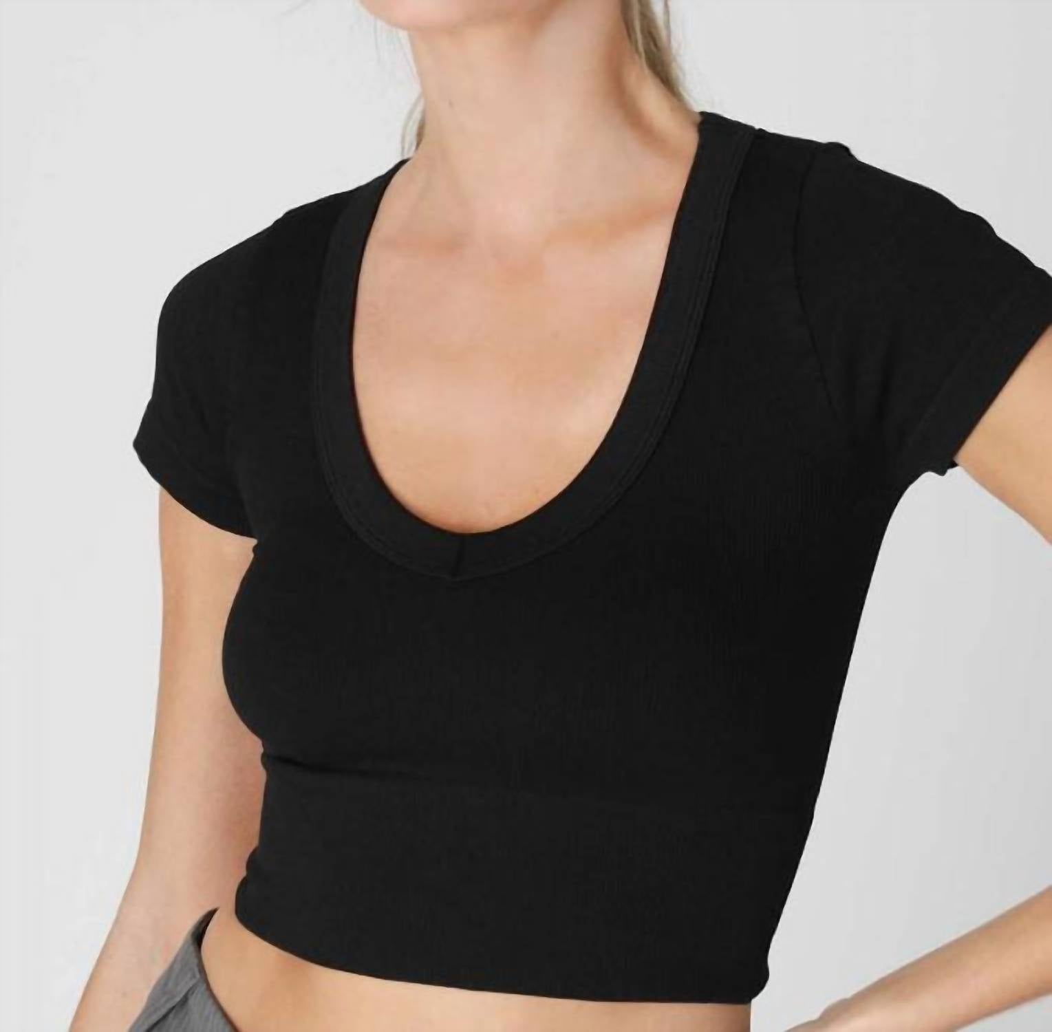 Nikibiki - Seamless Ribbed V Neck Crop Tee