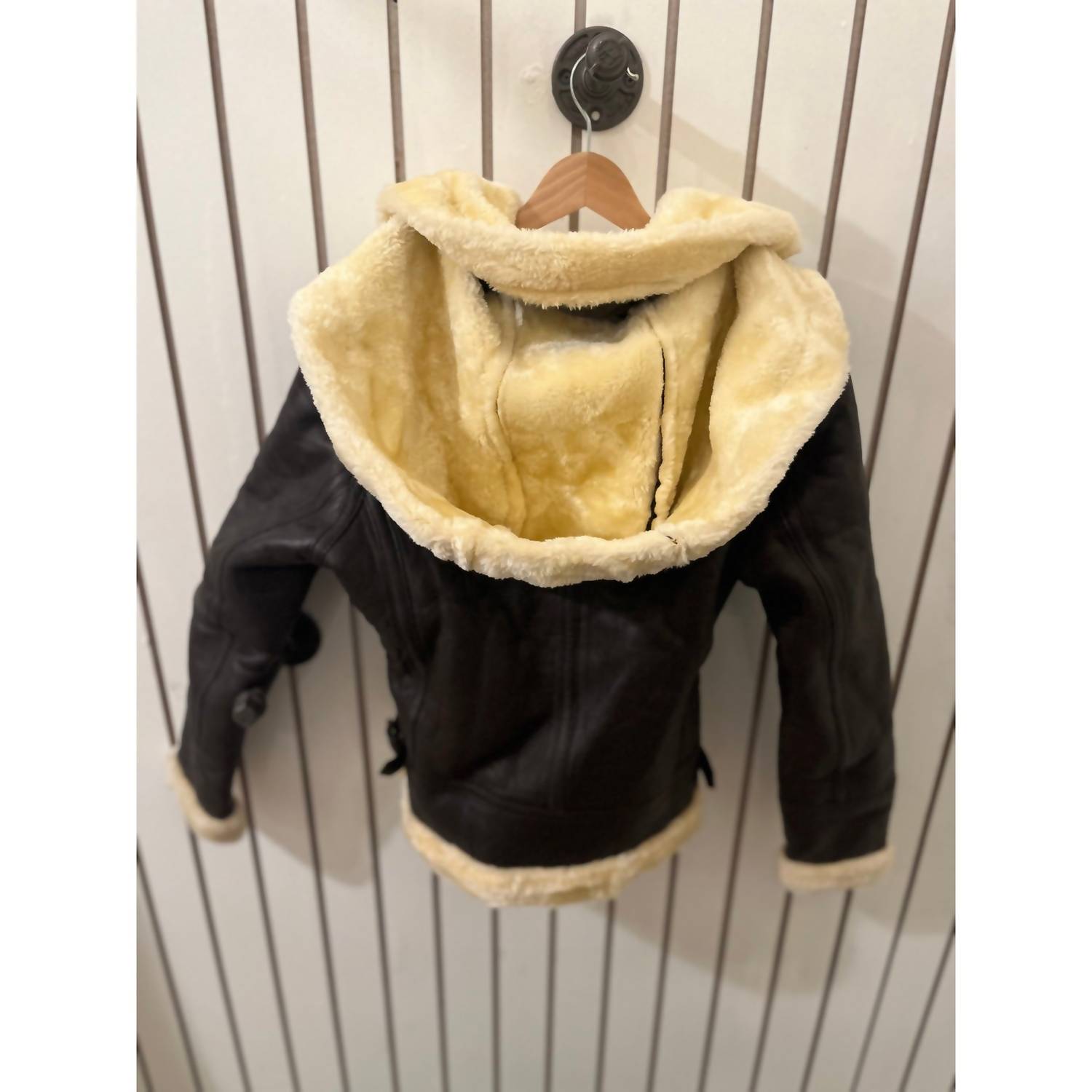 Fan Jackets - Women's Genuine Leather Shearling Jacket