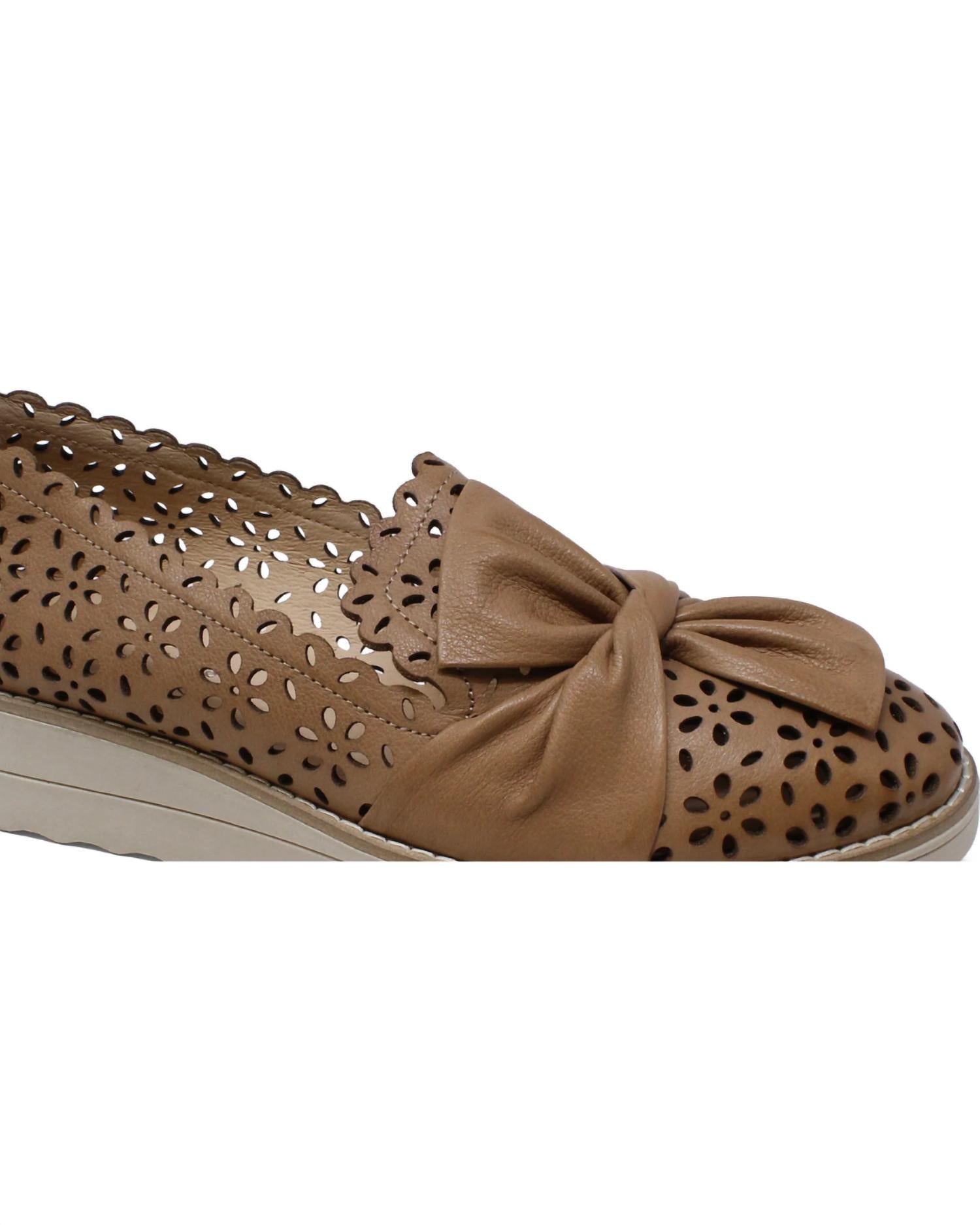Django & Juliette - Women's Omilla Slip-on