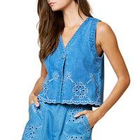 Lalavon - Embroidered V Neck Scalloped Hem Sleeveless Top