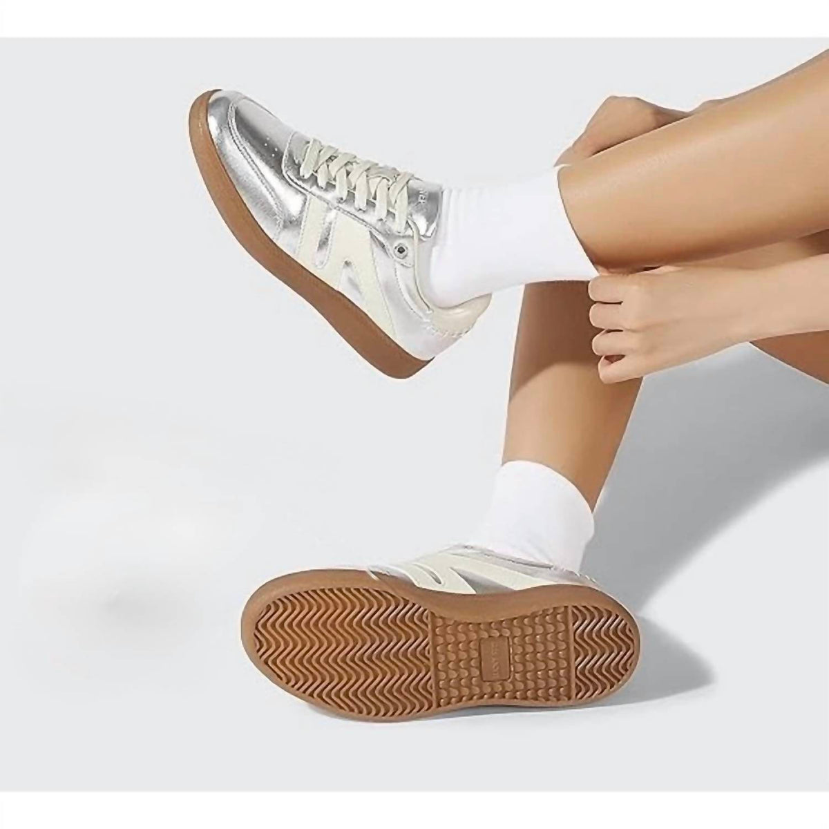 Lucky Step - Women's Lace Up Classic Retro Gum Sole Sneakers