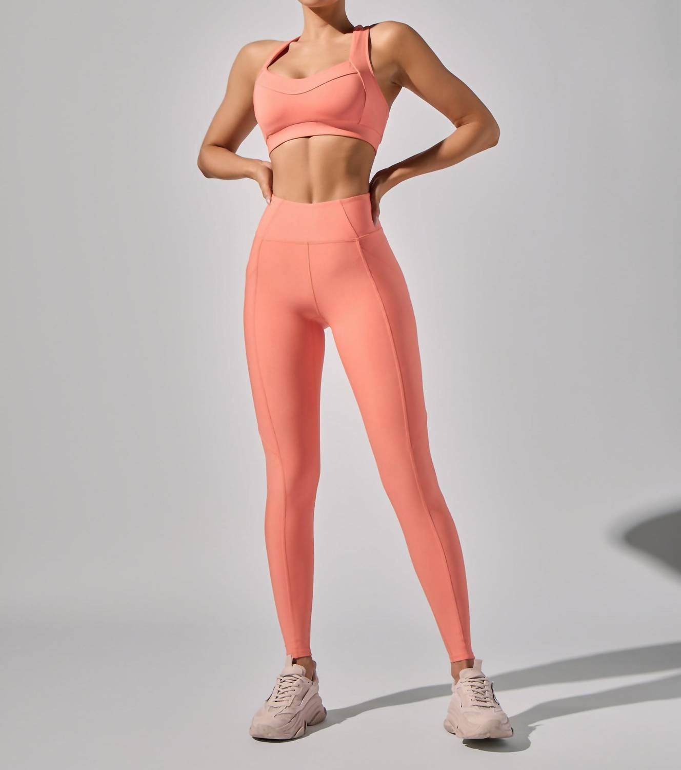 HEROINE SPORT Dalia High-performance Legging in coral - women's pants - detail view