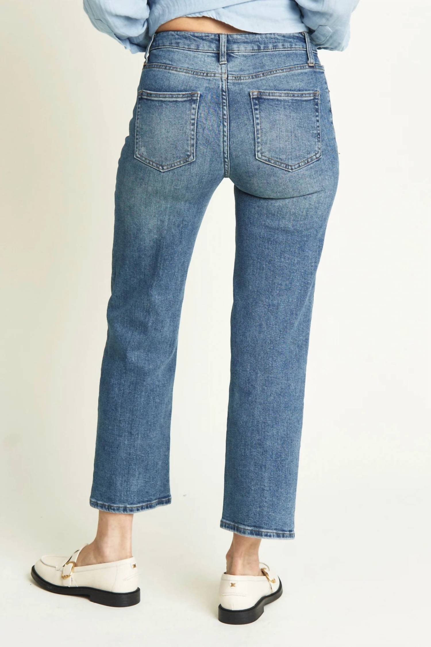 Oliver Logan Hirise Wide Leg Crop Denim Jeans in blue - women's jeans - detail view