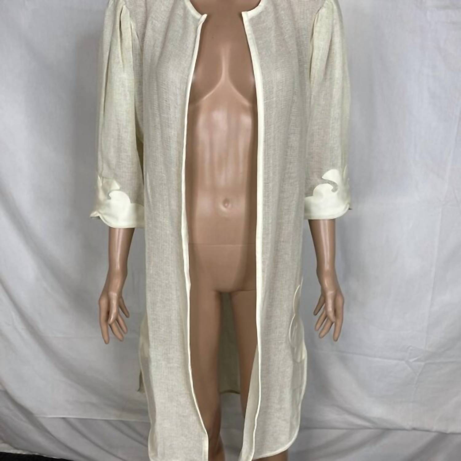 ADRIANA DEGREAS Women’s Appliqué Short Cover-up Robe in white - women's swimwear