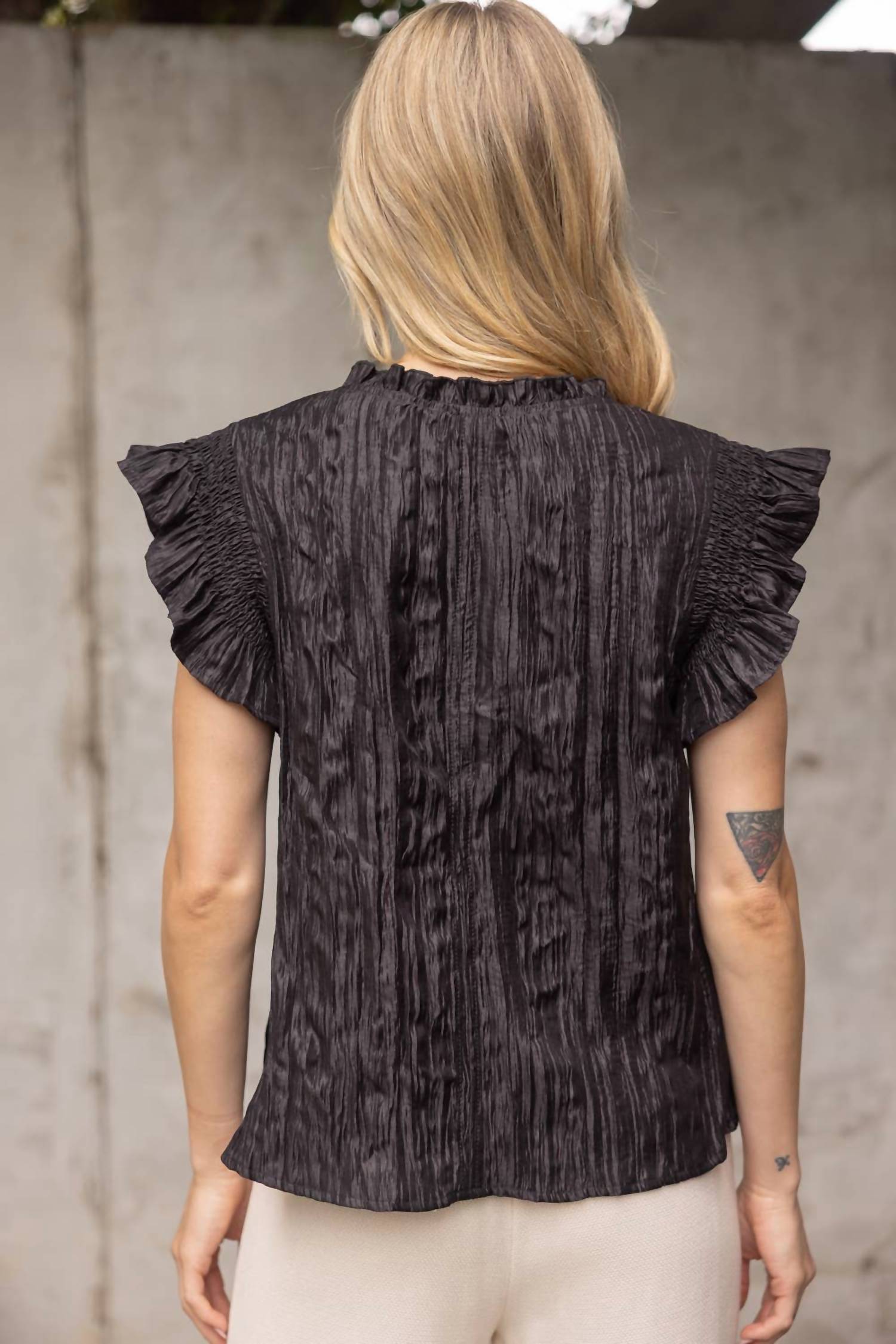 Voy - Smocked Ruffle Sleeve Crinkle Textured Top