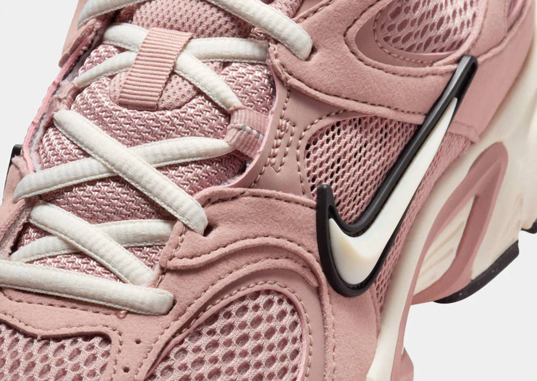 Nike - Women's V5 Rnr Sneakers