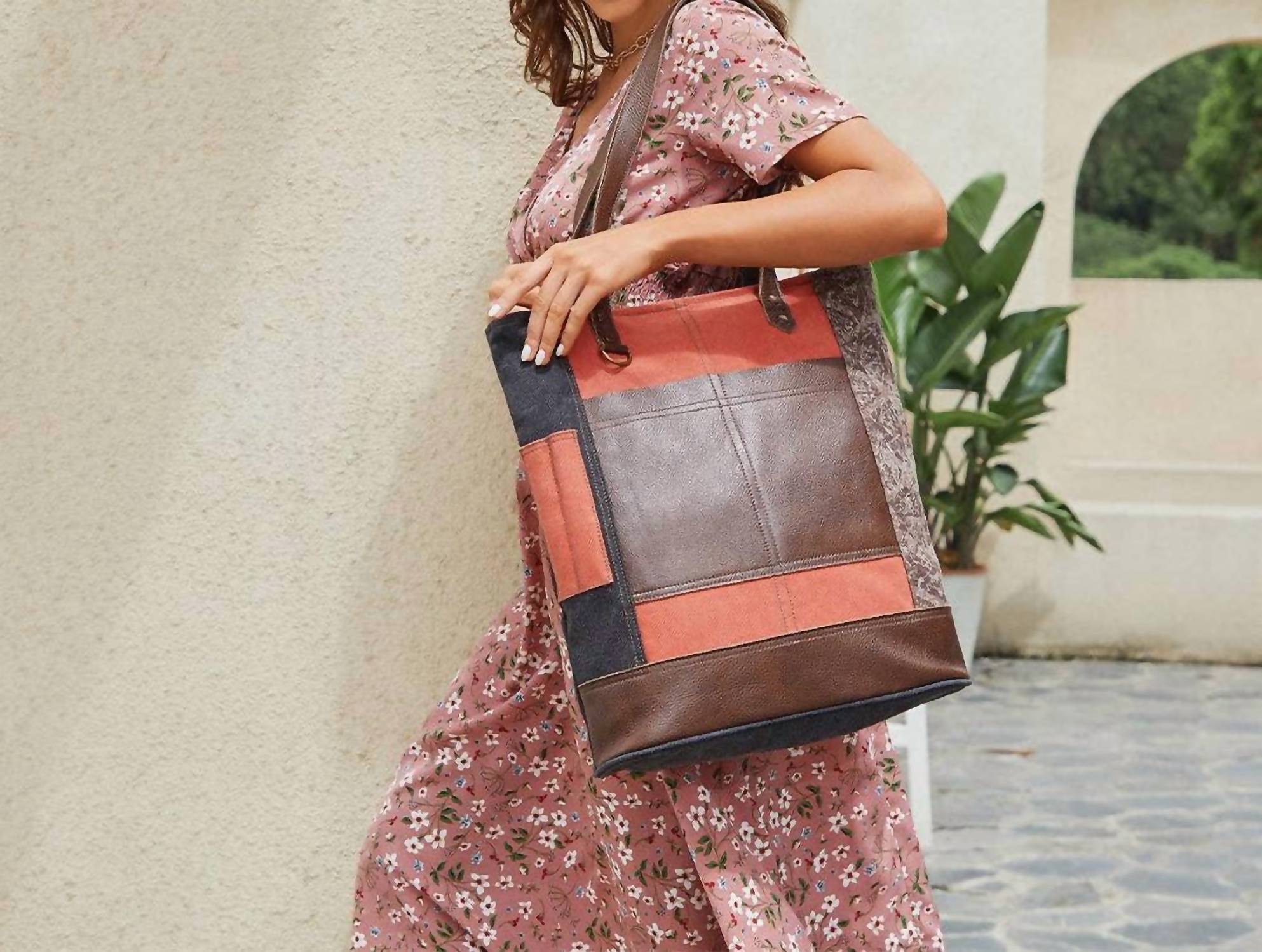 Anngoti - Women's Square Side Tote Bag
