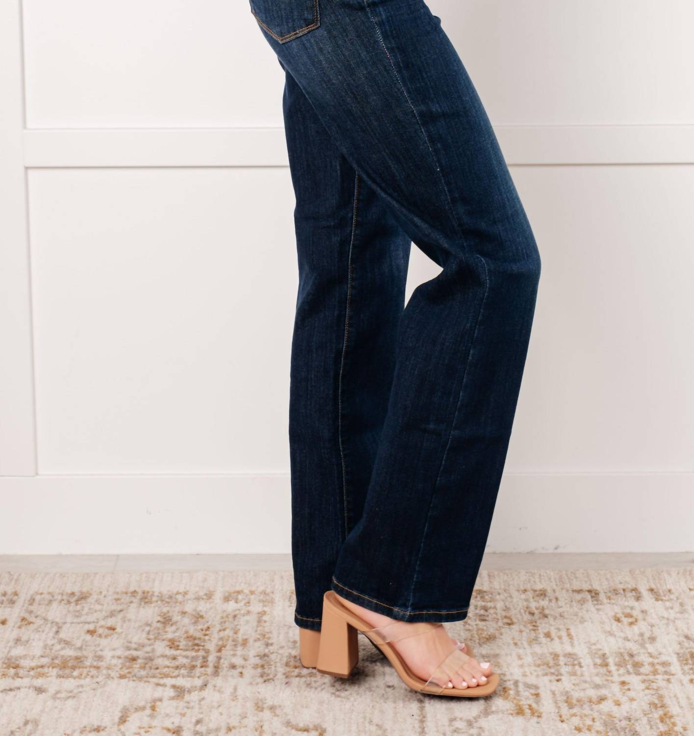Judy Blue - Classic Straight Leg Non Distressed Jeans