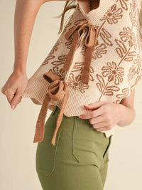 &Merci - Ribbed Scallop Floral Sweater Vest