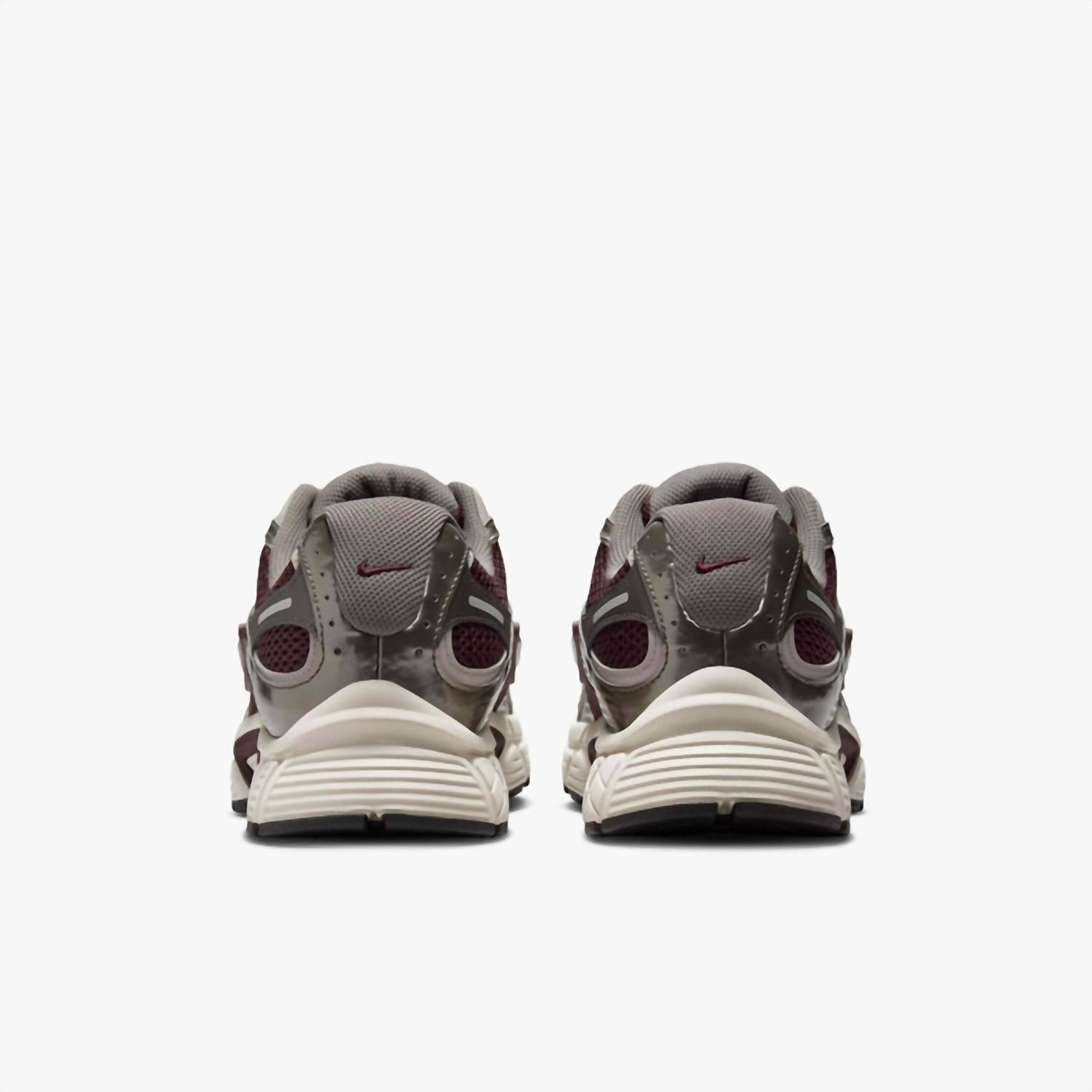 Nike - Men's V5 Rnr Sneakers