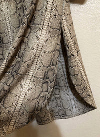 L&B - Women's Snake Skin Keyhole Tunic