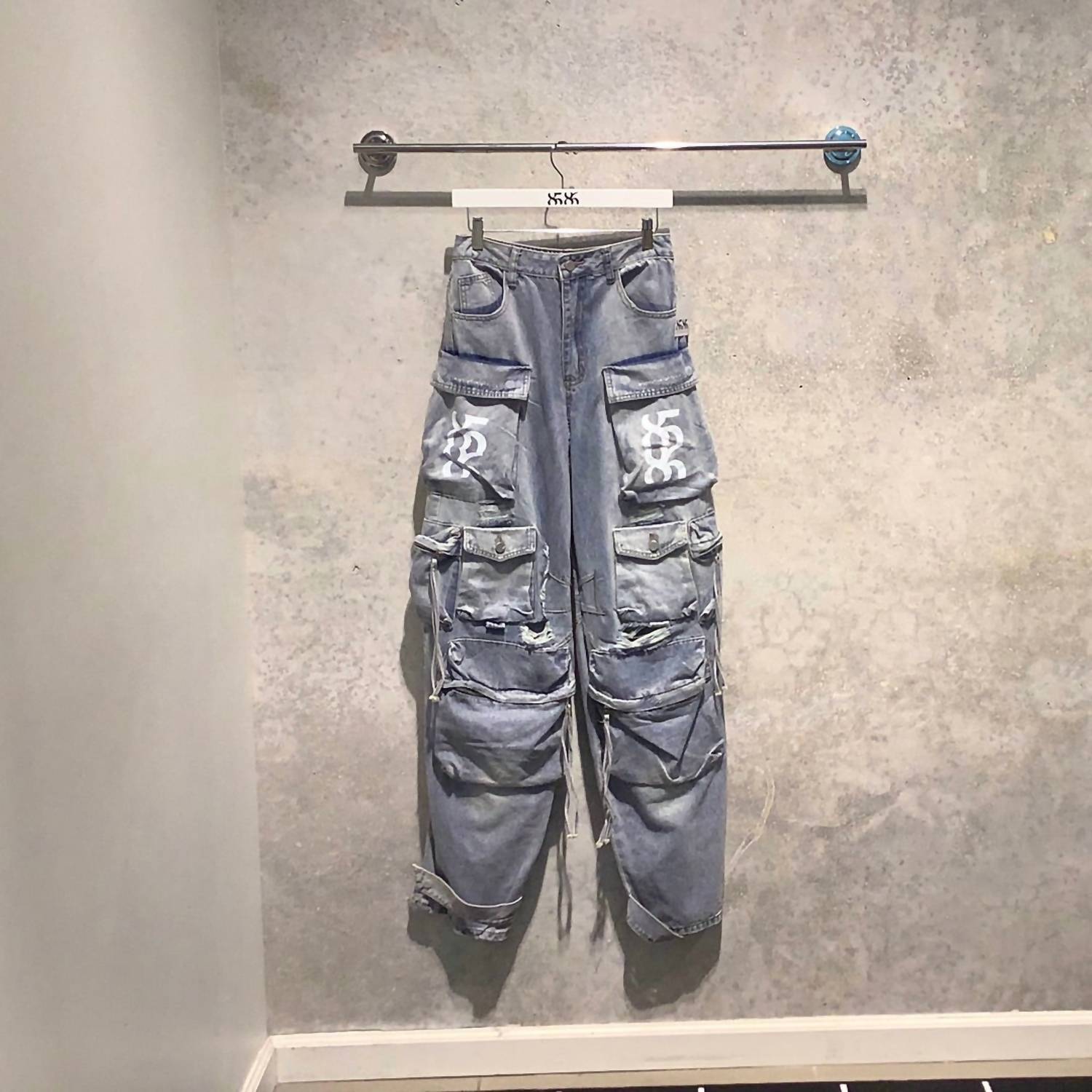 8586 - Unisex - Distressed Cargo Jeans