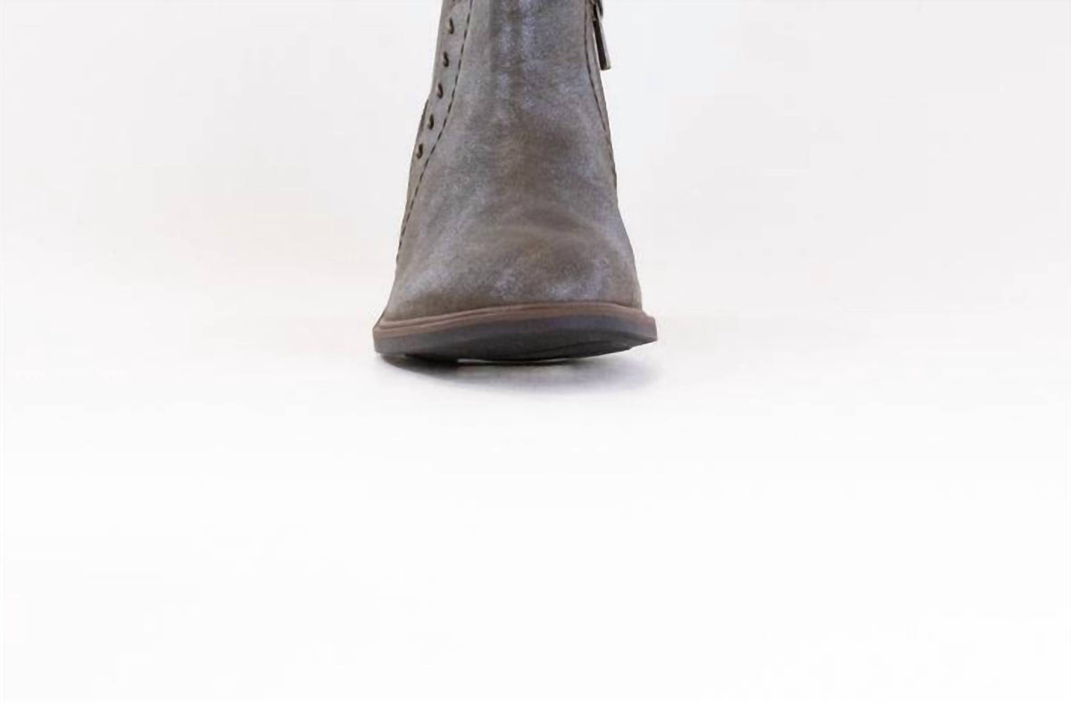 Clarks - Women's Neva Lo Ankle Boots