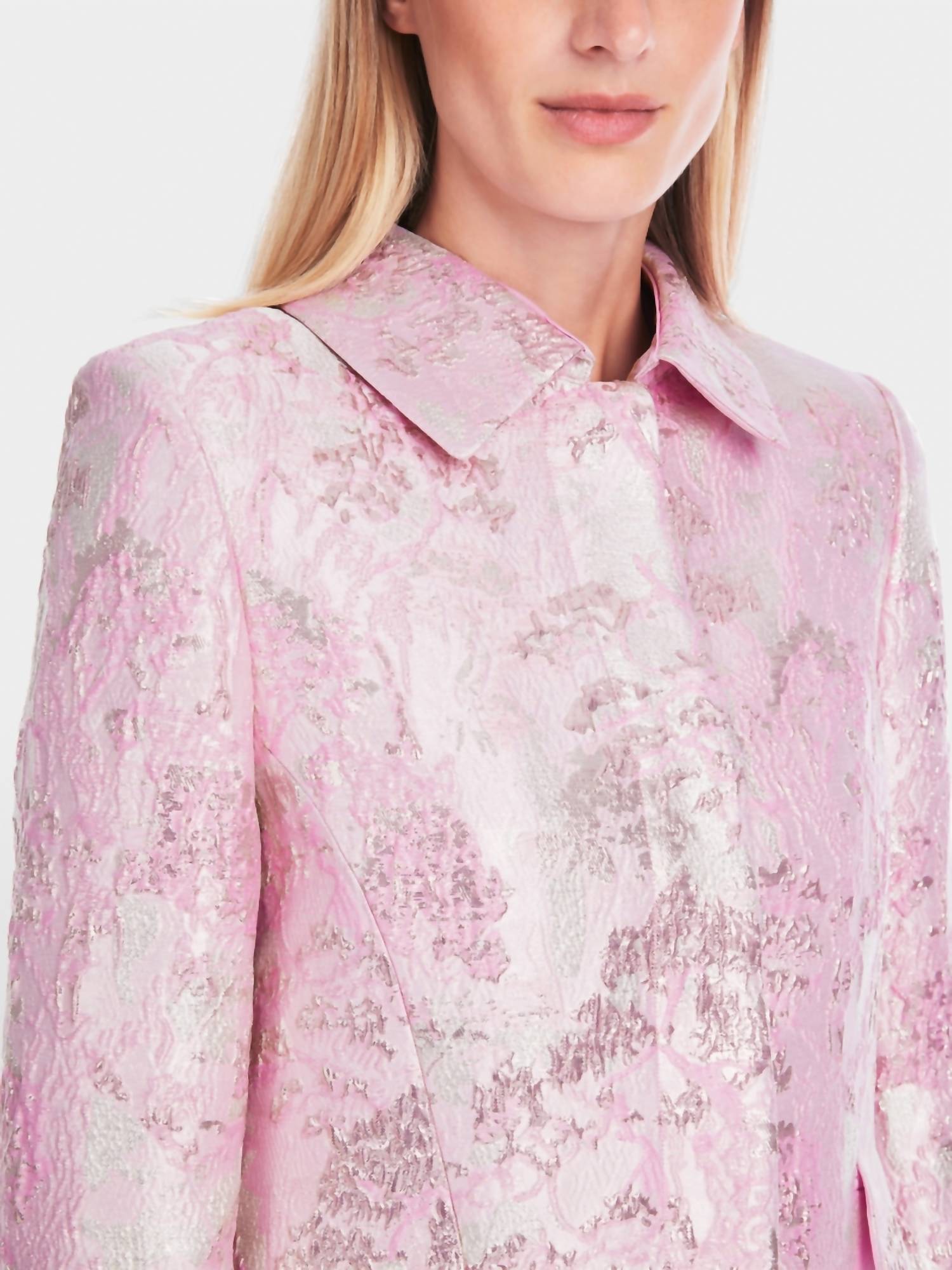 Marc Cain - Short and fitted brocade coat