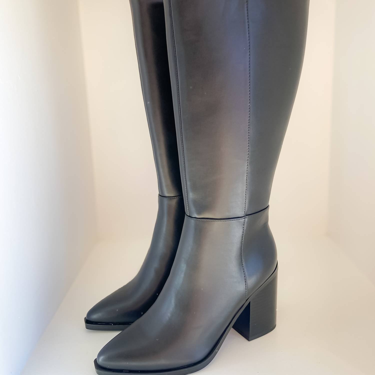 CCOCCI Women's Vapor Classic Pointed Toe Boot in black - women's shoe