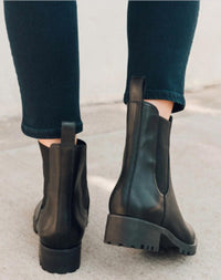 Soludos Women's Greenpoint CHELSEA Boot in black leather - women's shoe - detail view