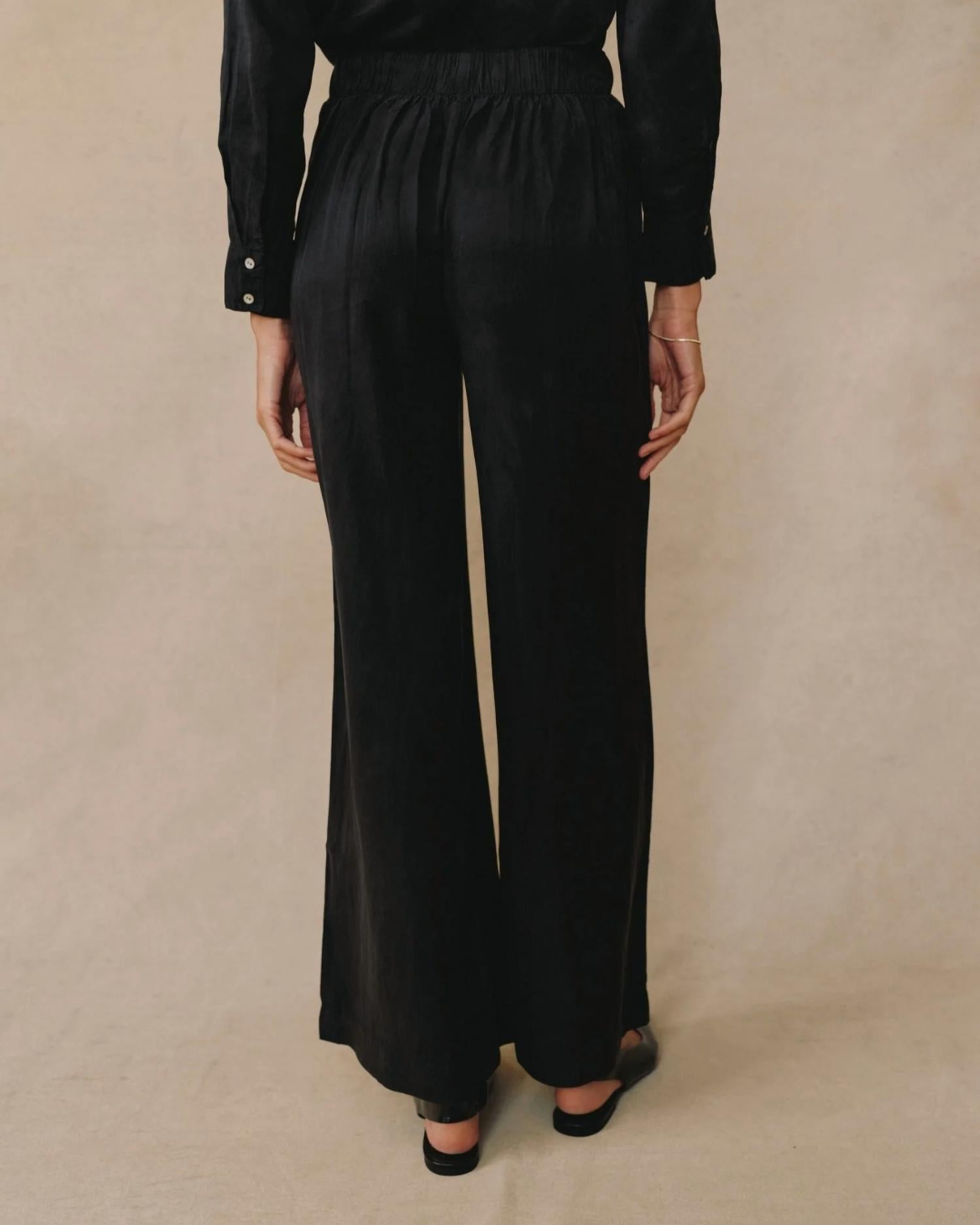 Bella Dahl Pull On Inverted Pleat Wide Leg in black - women's pants