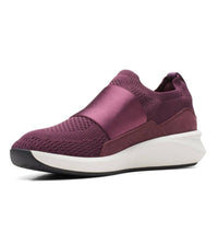 Clarks - Women's Un Rio Knit Slip-on Sneaker