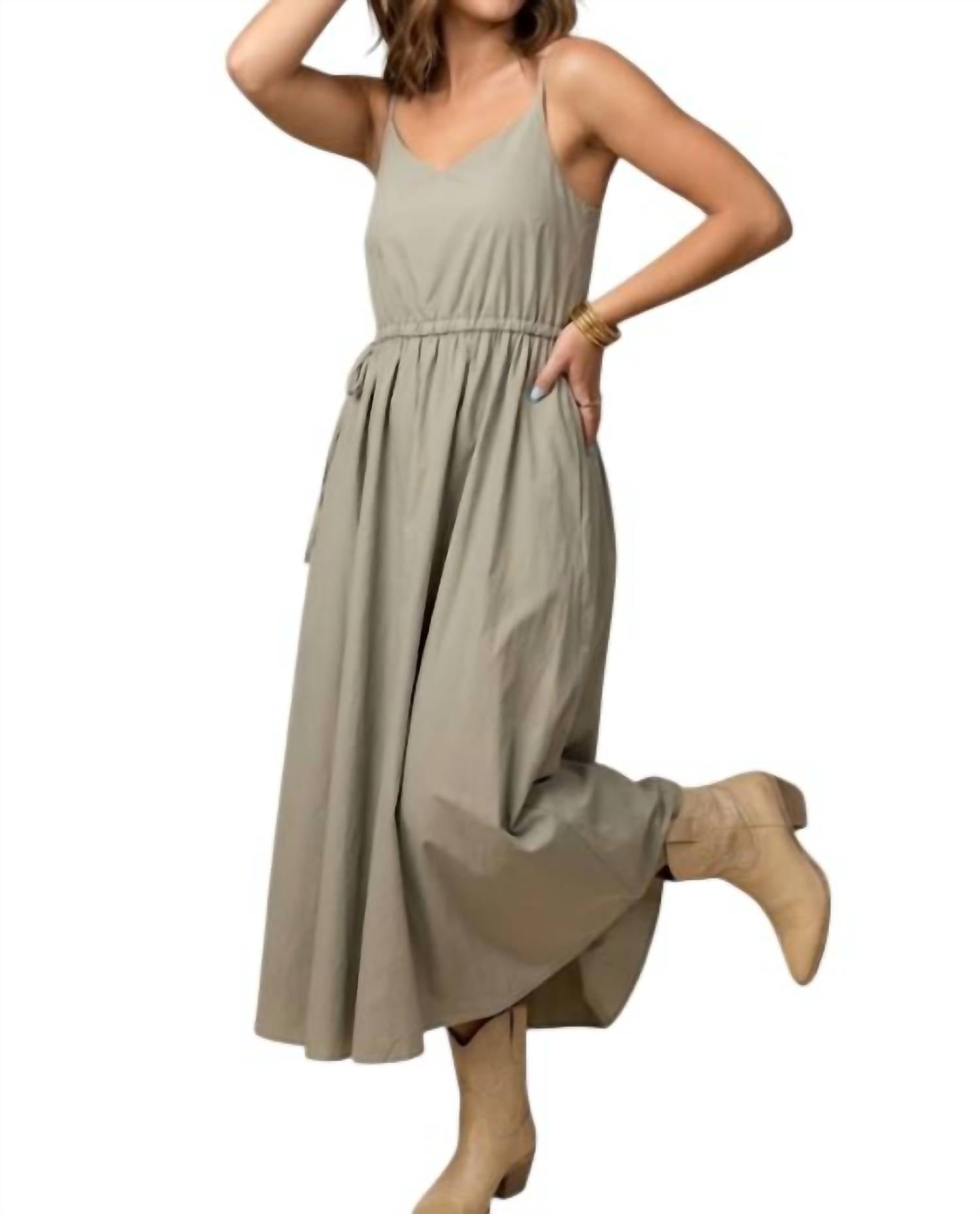 Elle Grey - Elastic Waist Textured Flared Midi Dress