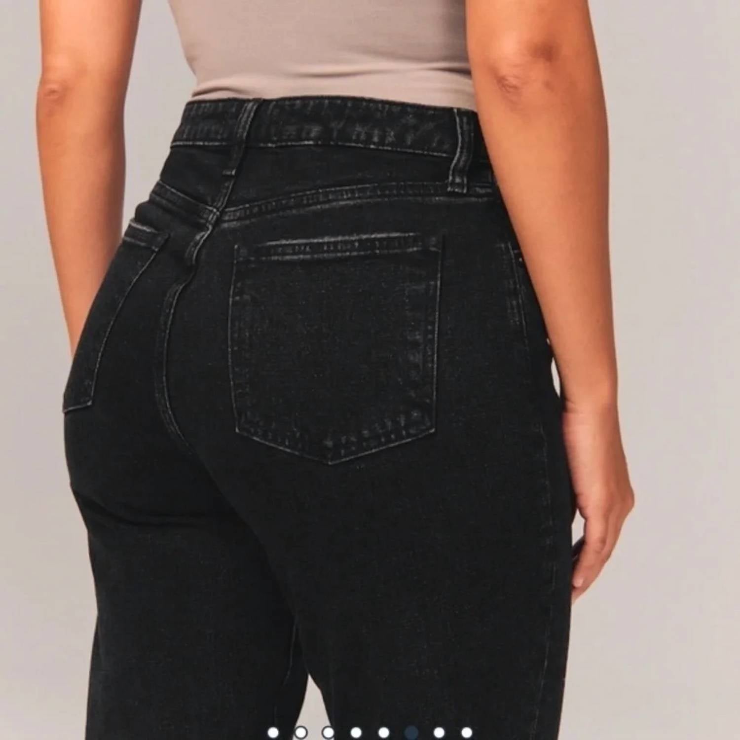 Abercrombie & Fitch - Curve Love High Rise Mom Jeans