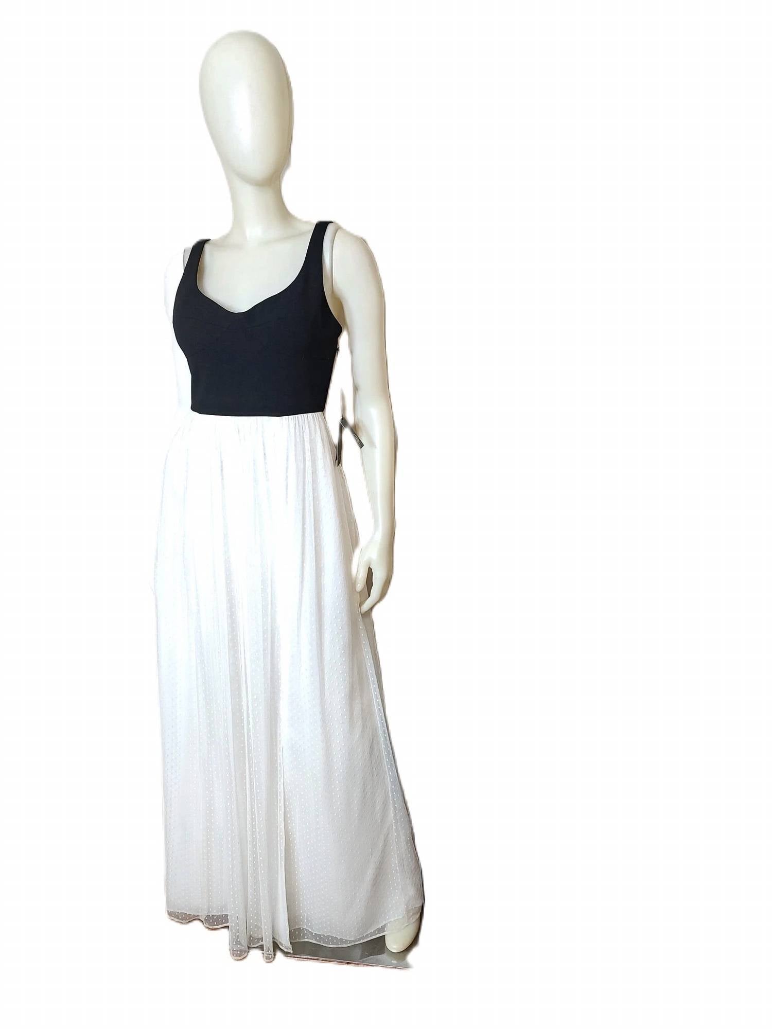 Adrianna Papell - Sleeveless Gown