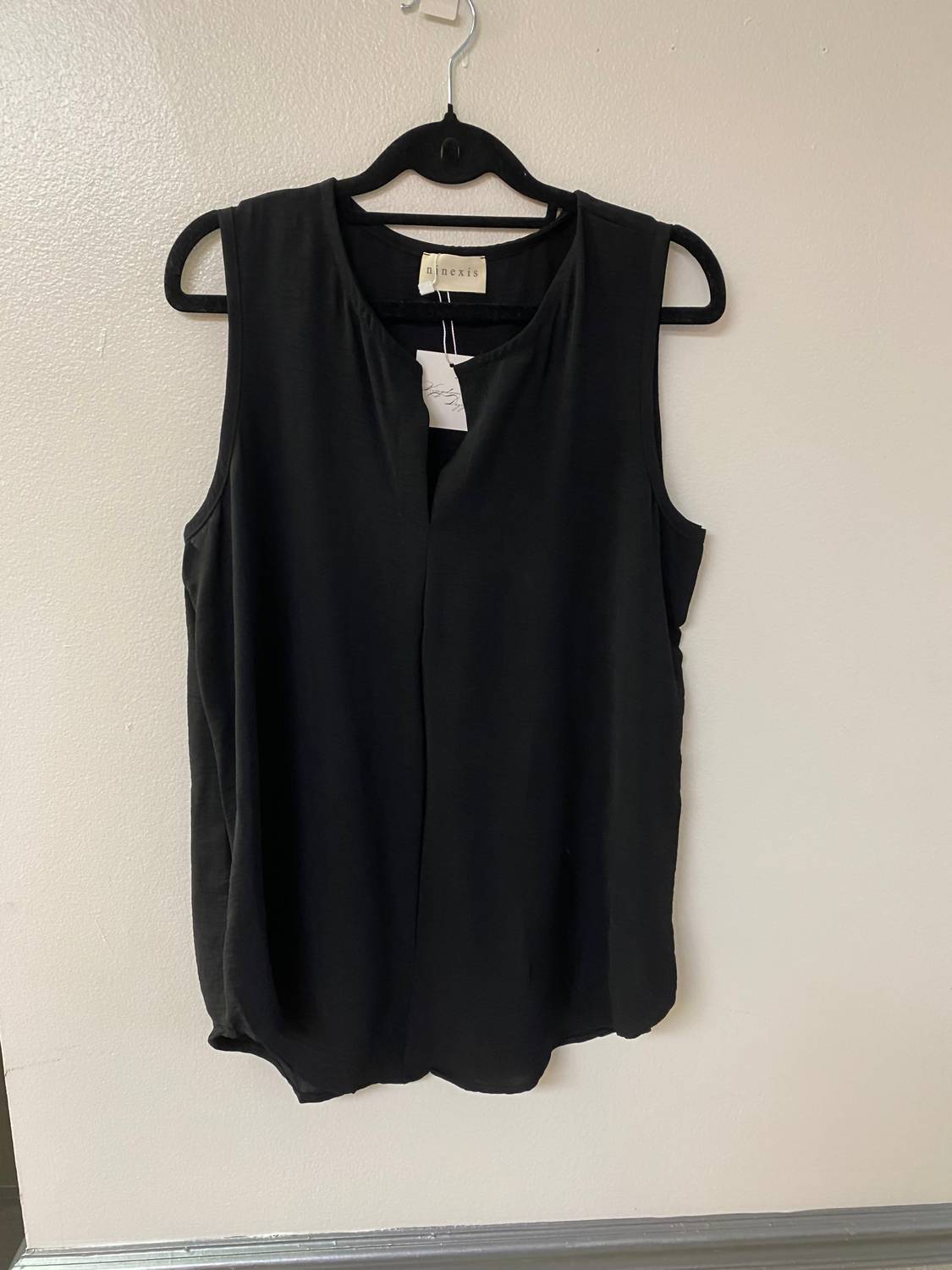 Ninexis - Sleeveless V-neck Blouse