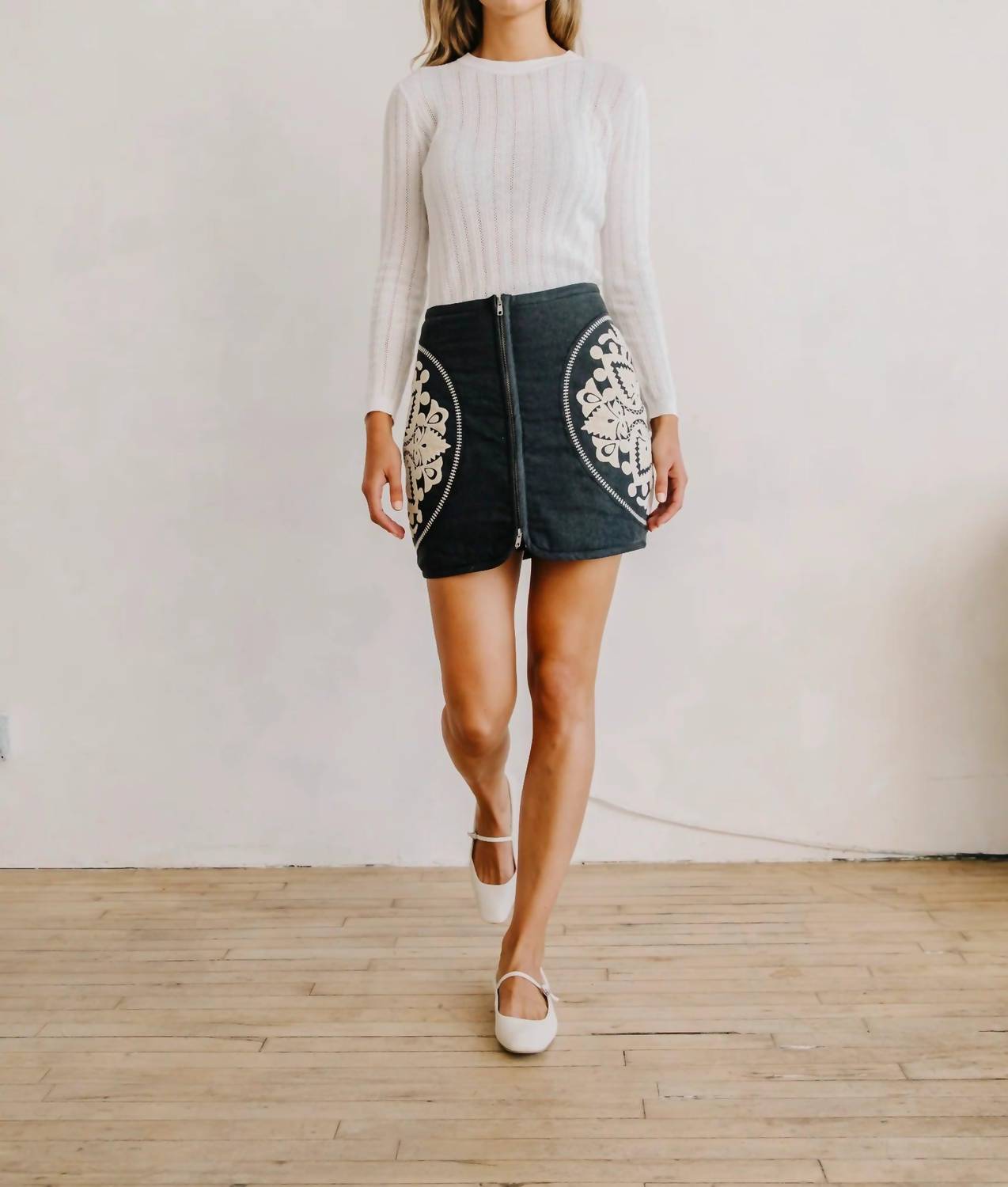 LOVE THE LABEL Ayla Skirt in black - women's skirt - detail view