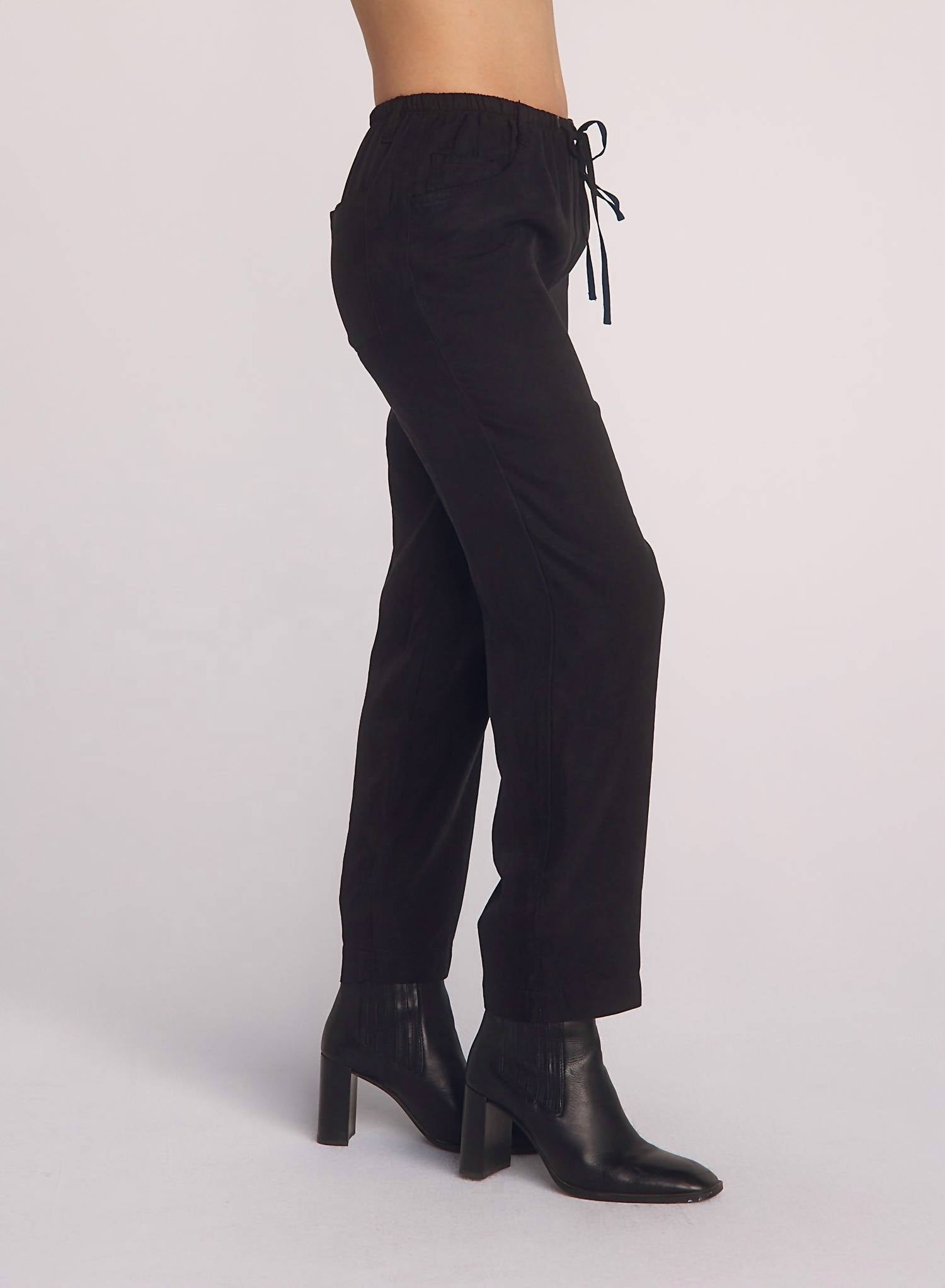 Bella Dahl Pull On Trouser in black - women's pants - detail view