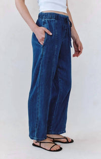 Bella Dahl - Seamed Soft Barrel With Elastic Back Jean