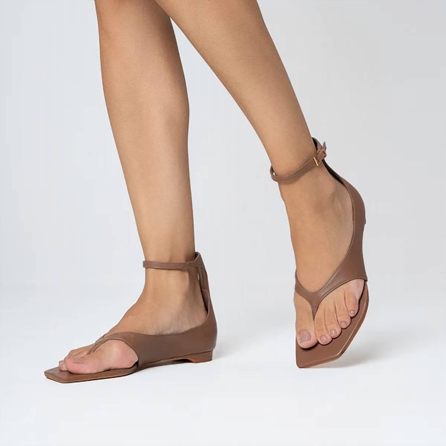 Carrano - Women's Thong Bold Leather Sandal