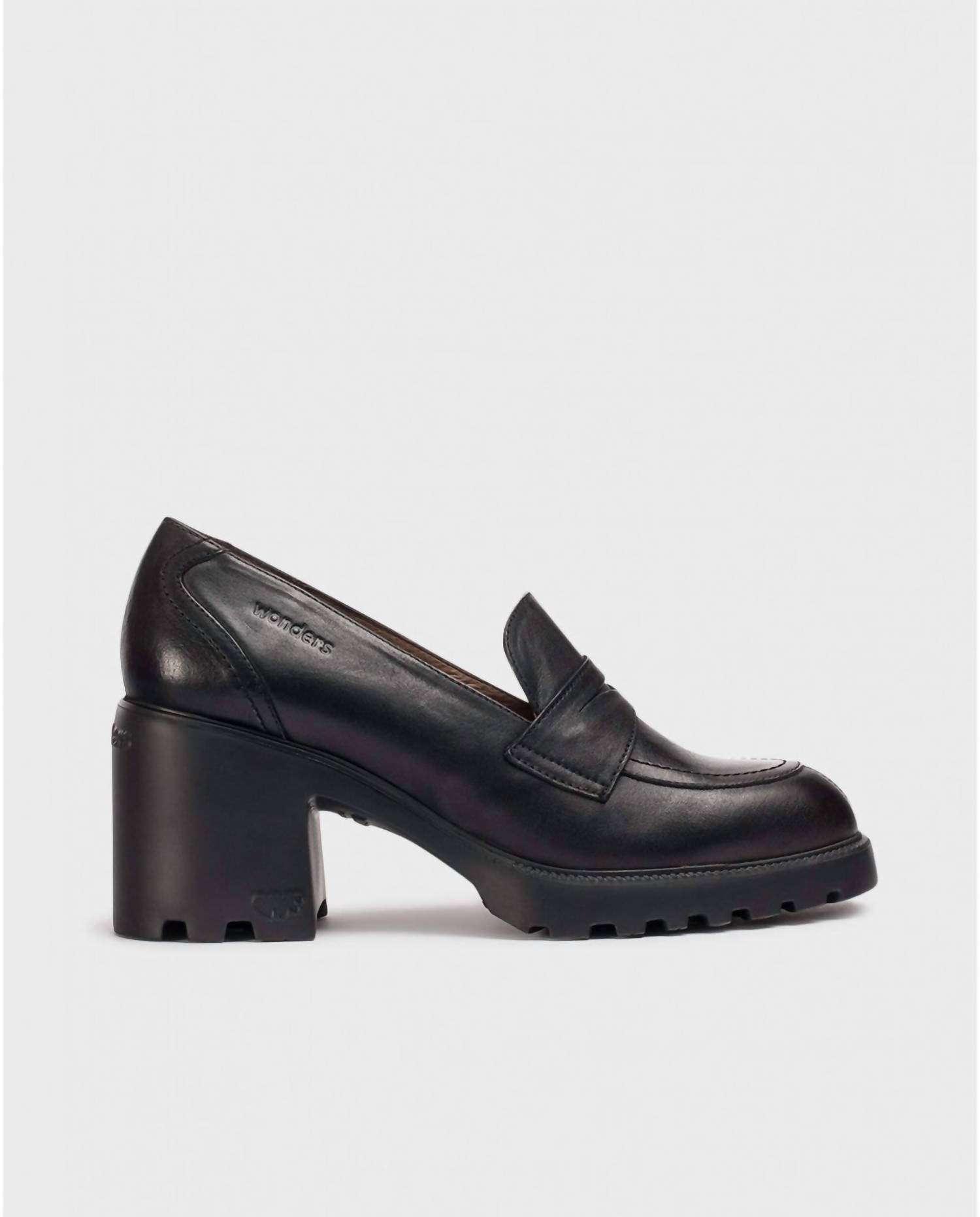 Wonders Women's Ilma 01 Loafers in black - women's flats