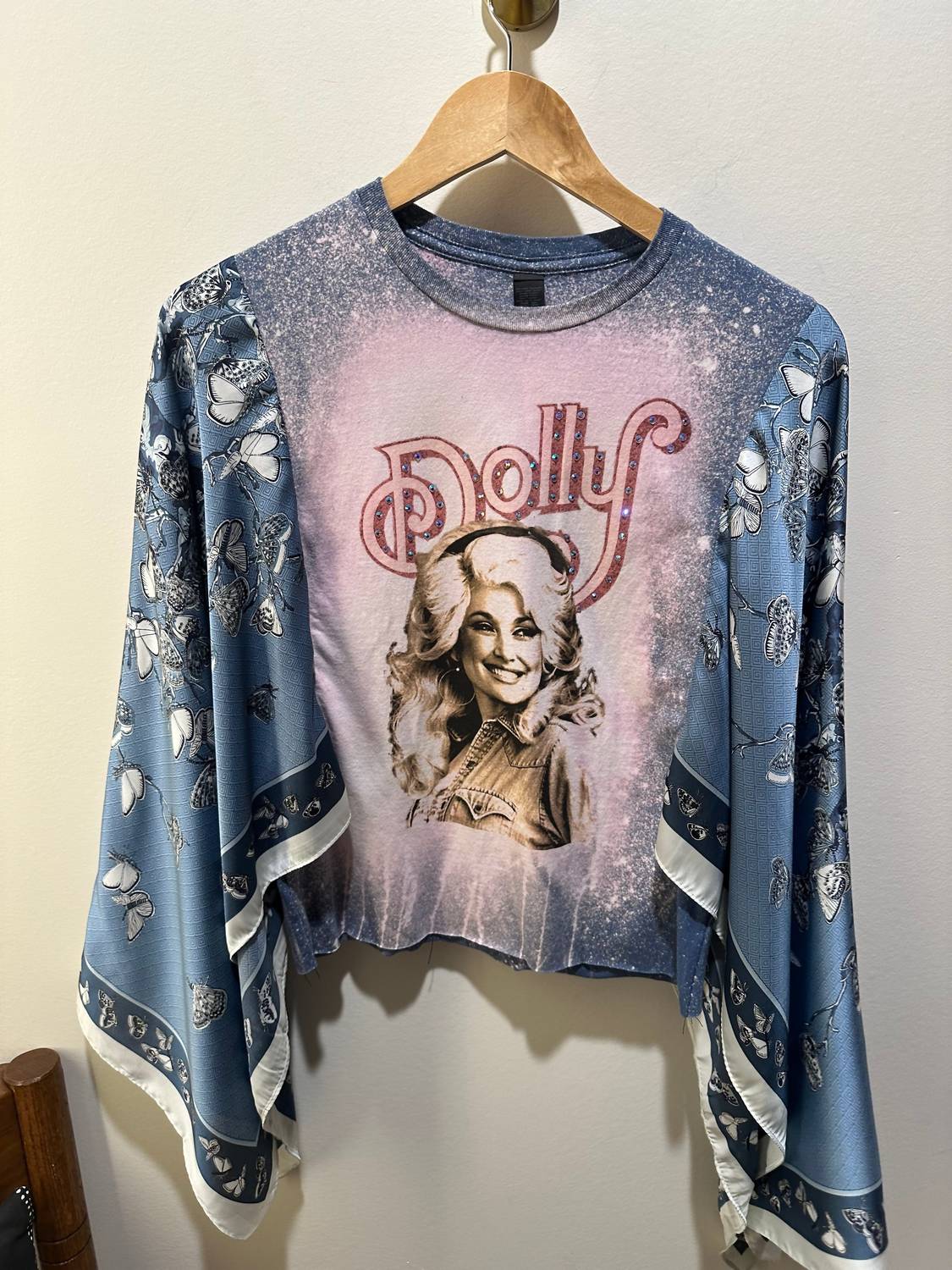 Free2B - Dolly Parton With Silk Sleeves Top