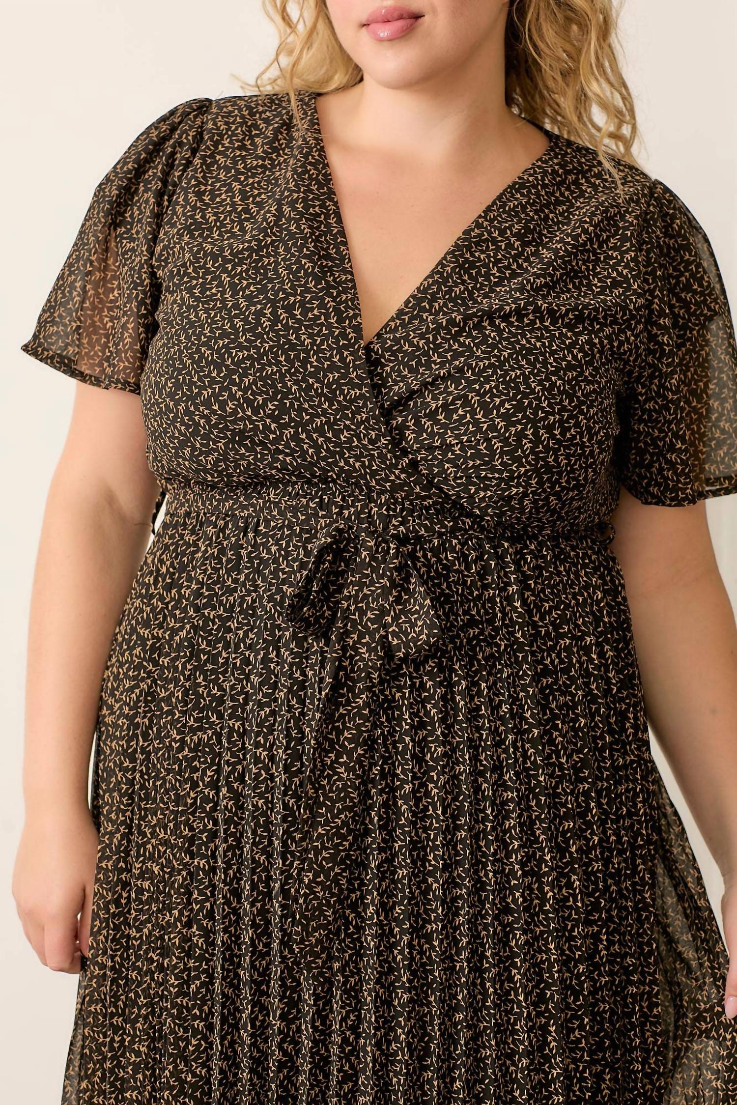 Polagram - Surplice Pleated Skirt Dress -PLUS