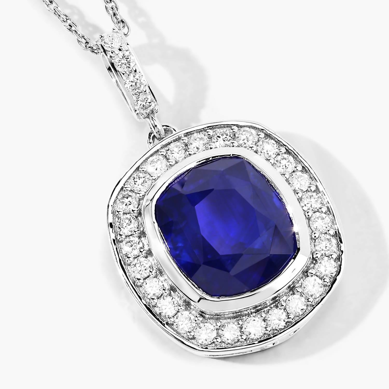 Diana M Jewels Women's Cushion Natural Sapphire Pendant Necklace (2.96 Ct) - Signature in 18k white gold - women's jewelry - detail view