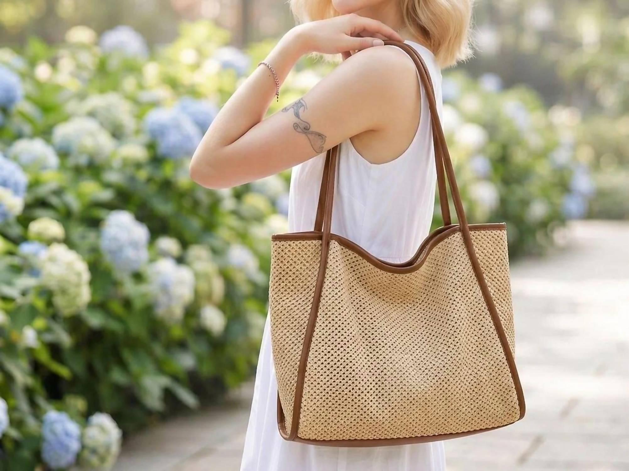 Anna-Kaci - Women's Desert Dunes Woven Tote Bag