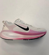 Nike - Women's Vomero 18 Sneakers