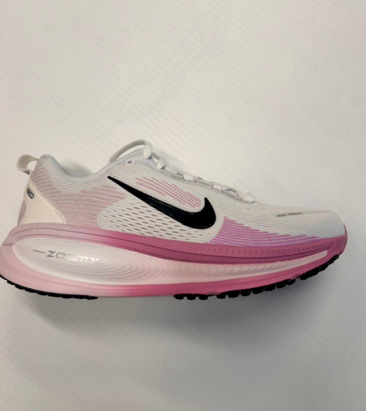 Nike - Women's Vomero 18 Sneakers