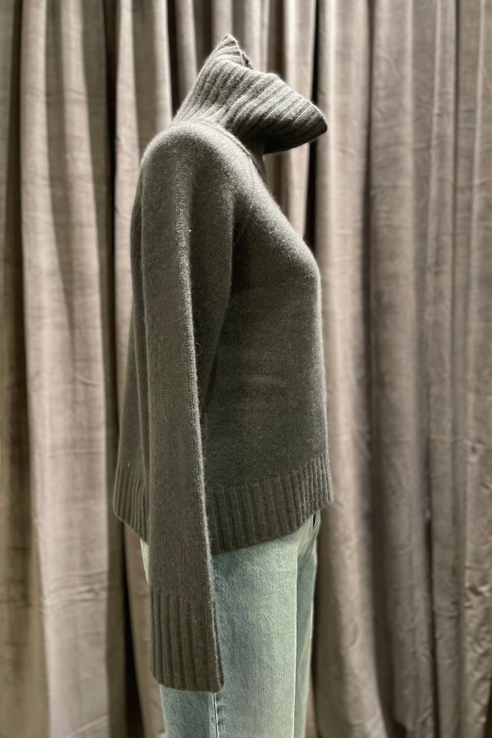 Brazeau Tricot - Women's Cashmere Chunky Turtleneck Sweater