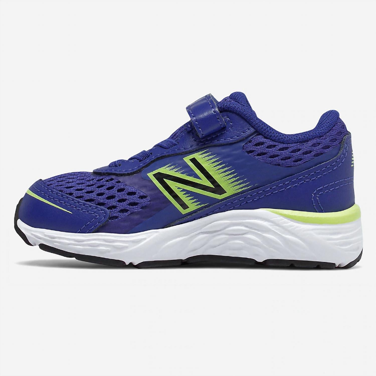 New Balance Kids' 680 V6 Running Shoe in marine blue - kids' sneaker - detail view