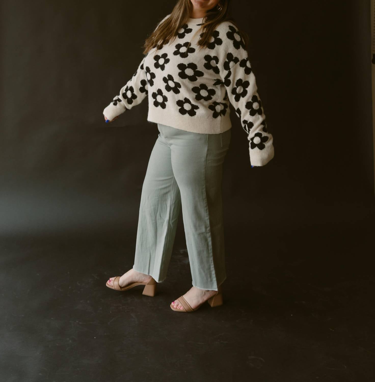 Sunday Edition - Daisy Crewneck Sweater