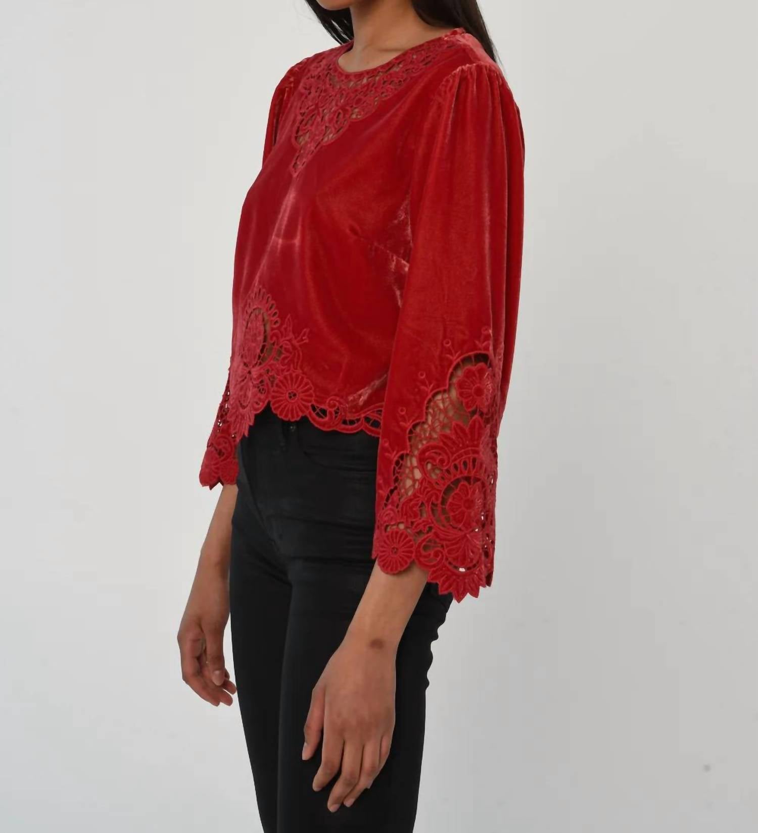 LOVE THE LABEL Alina Top in american beauty 1 - women's blouse - detail view