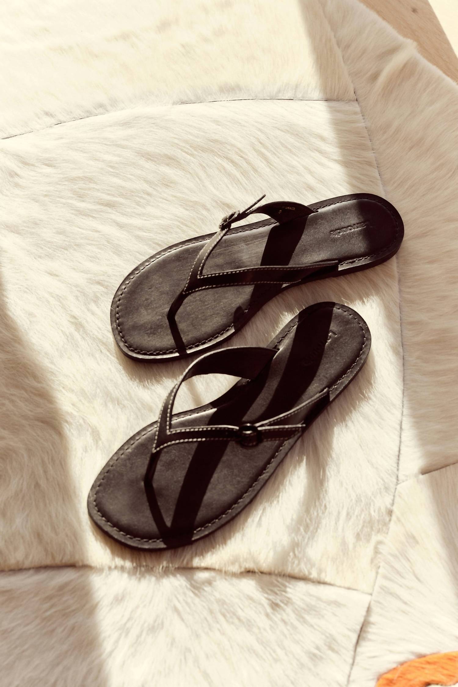 Larroude - Women's Mary Kate Leather Thong Flat Sandals